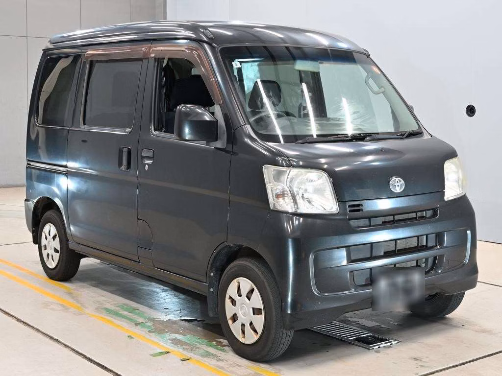 TOYOTA PIXIS VAN