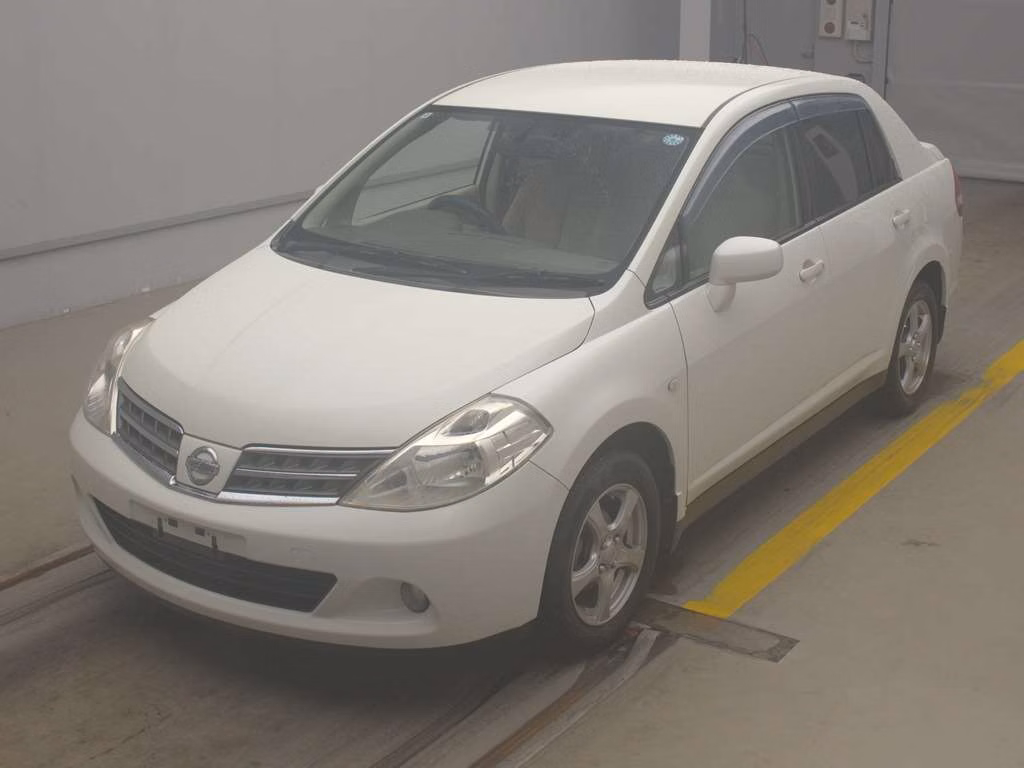 NISSAN TIIDA LATIO