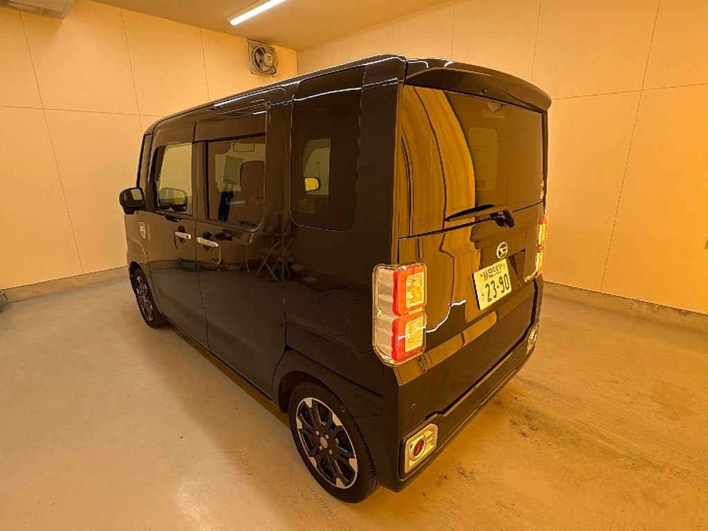 DAIHATSU WAKE