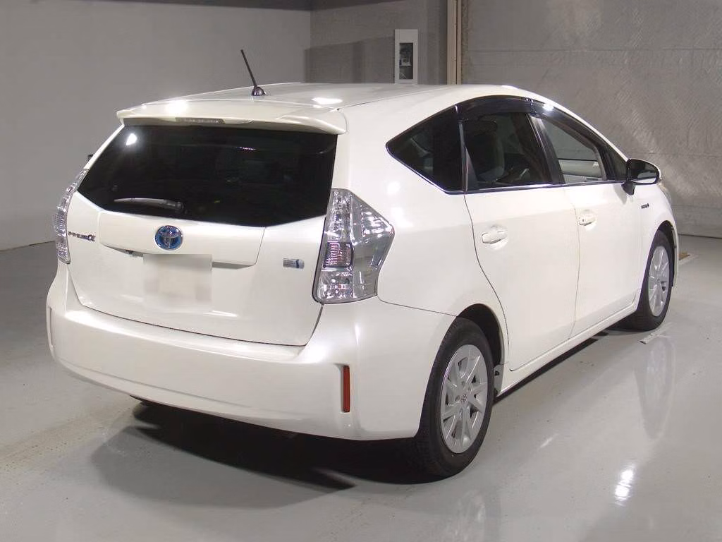 TOYOTA PRIUS ALPHA
