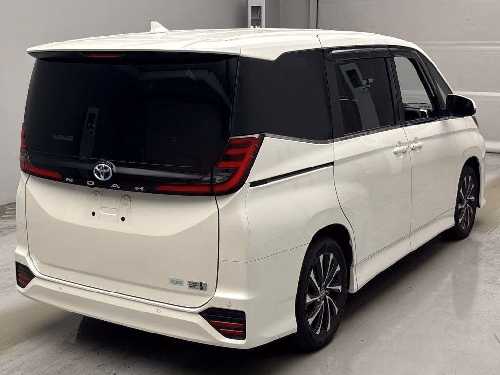 TOYOTA NOAH