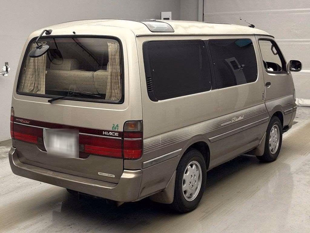 TOYOTA HIACE