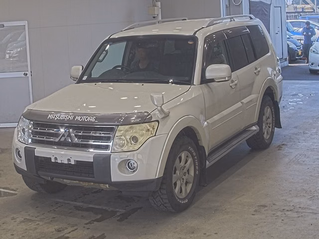 MITSUBISHI PAJERO