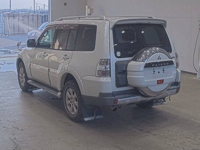 MITSUBISHI PAJERO