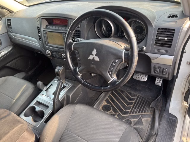 MITSUBISHI PAJERO