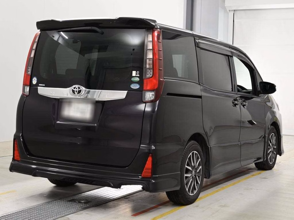 TOYOTA NOAH
