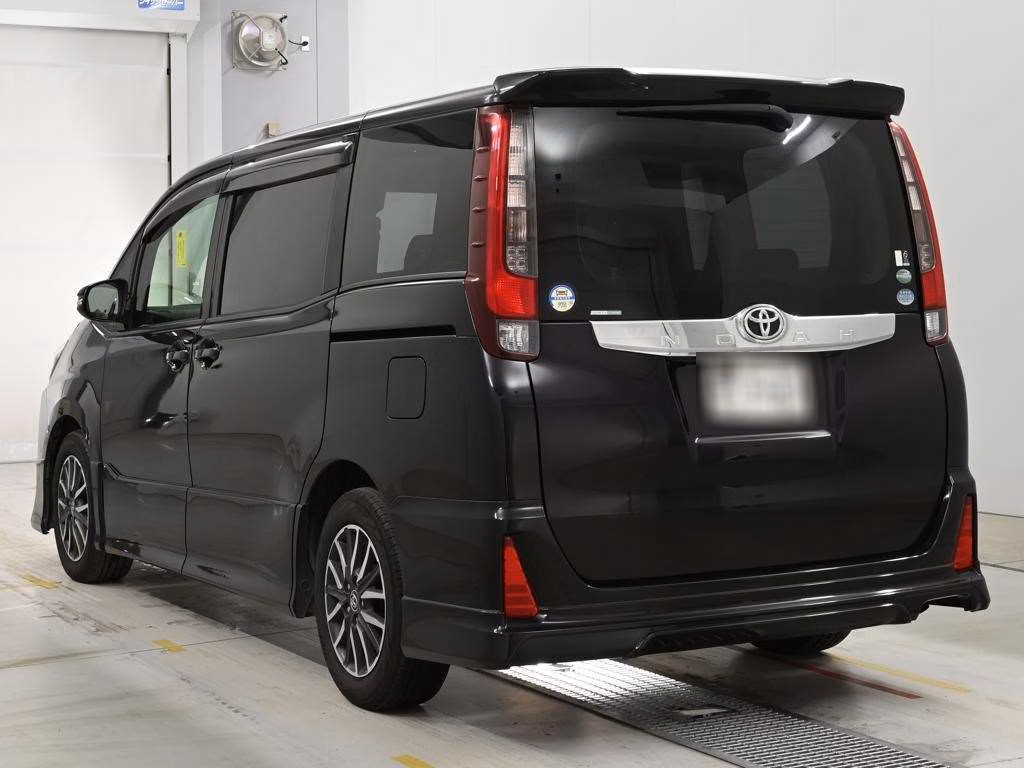 TOYOTA NOAH