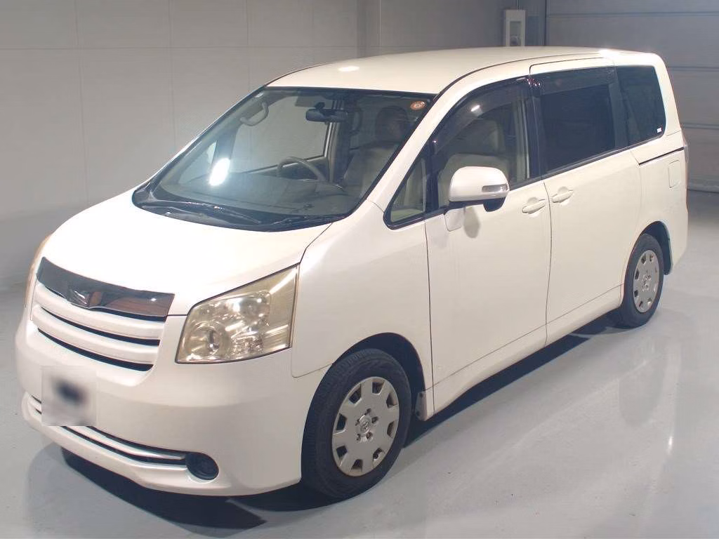 TOYOTA NOAH