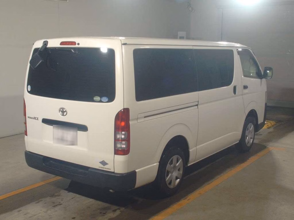 TOYOTA REGIUS ACE