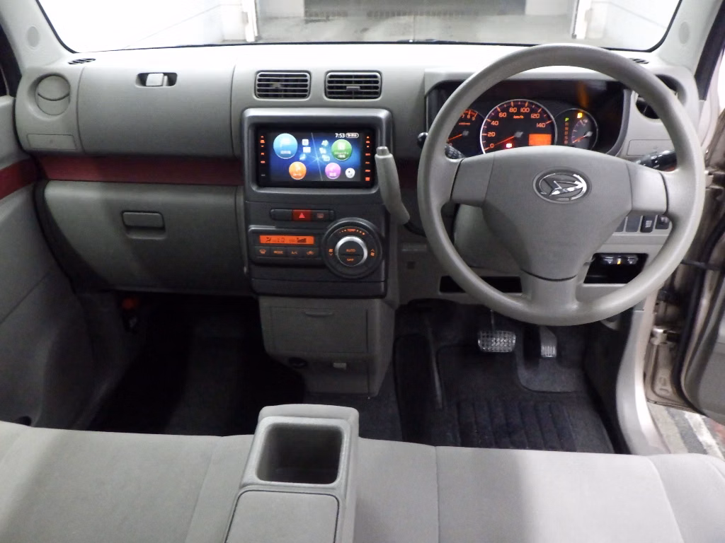 DAIHATSU MOVE CONTE