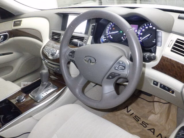 NISSAN FUGA