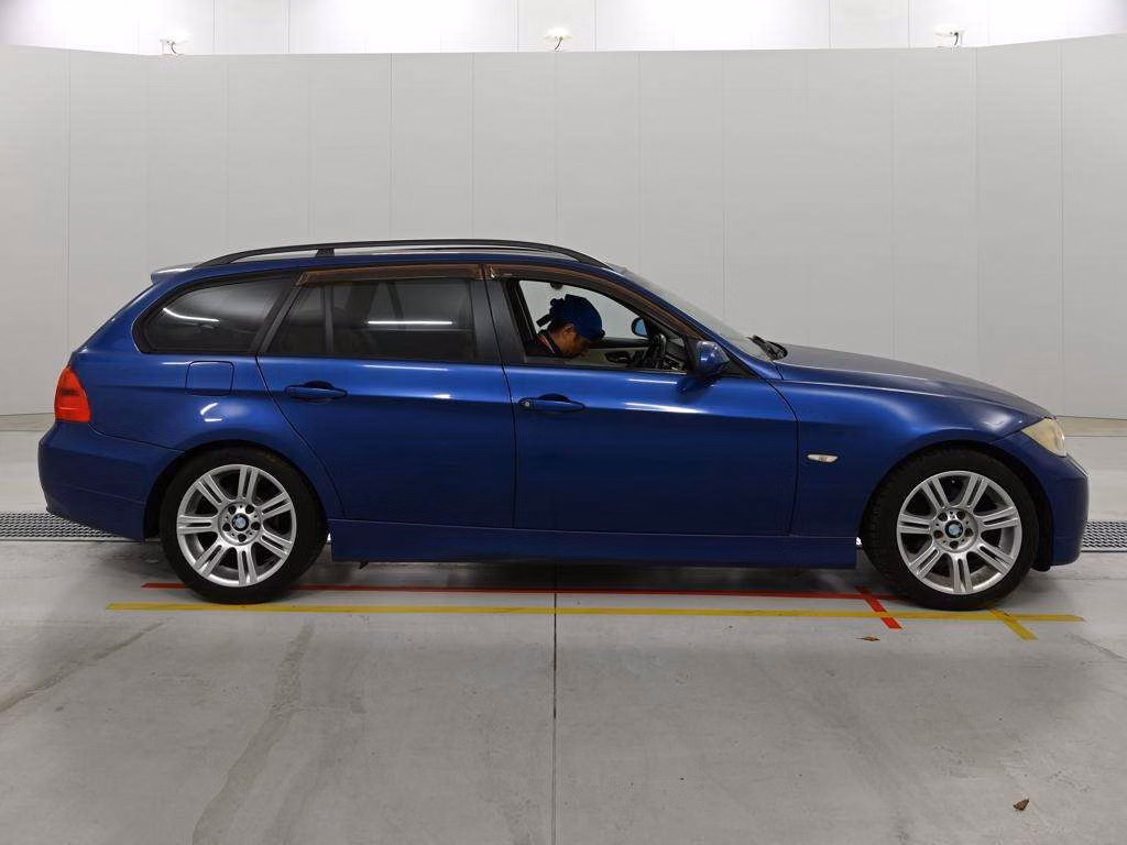 BMW 3-SERIES