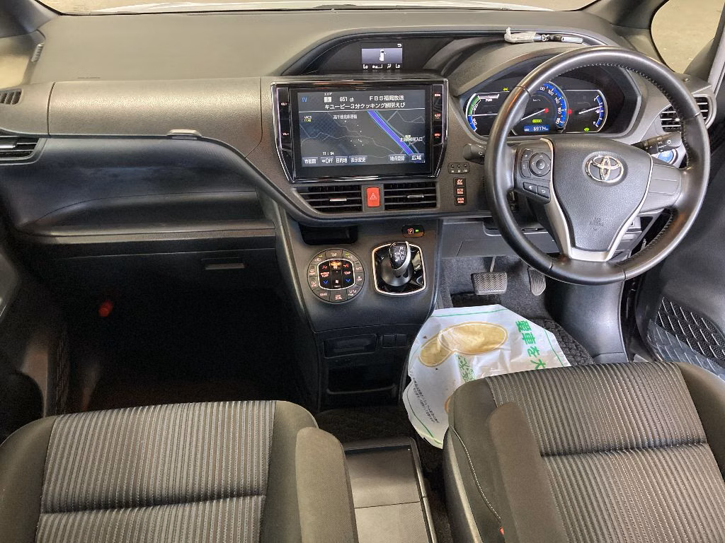 TOYOTA VOXY