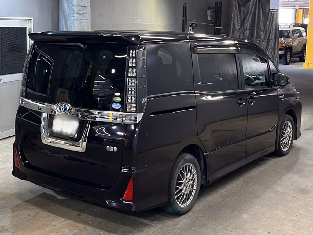TOYOTA VOXY