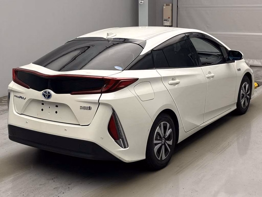 TOYOTA PRIUS PHV