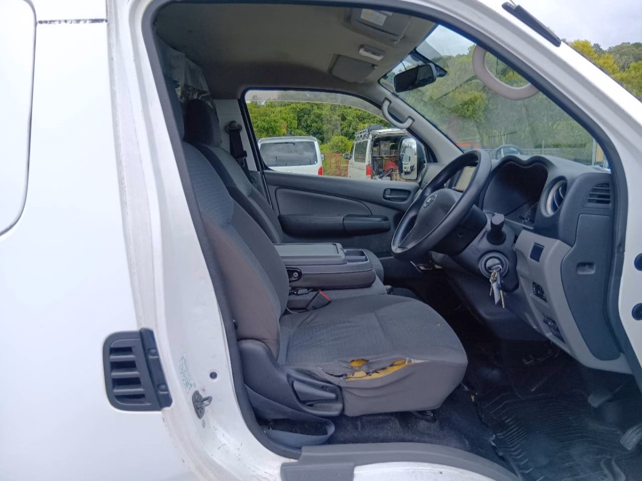 NISSAN NV350 CARAVAN