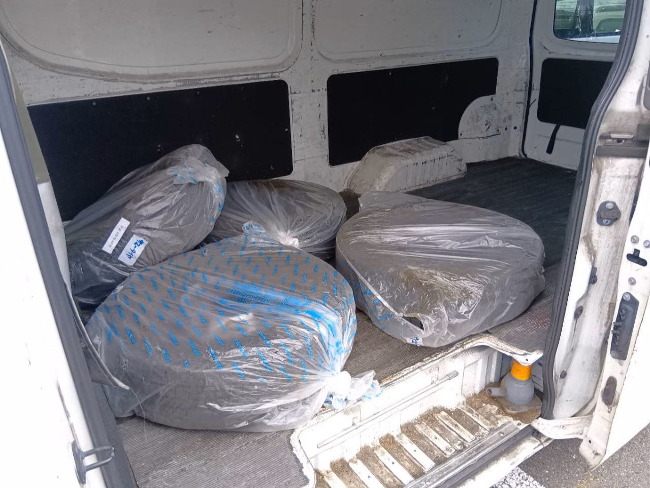 NISSAN NV350 CARAVAN