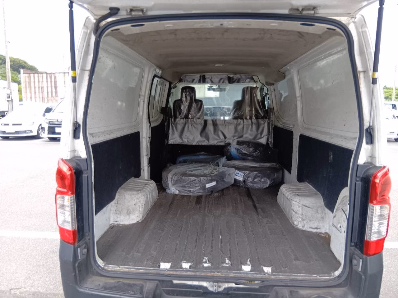 NISSAN NV350 CARAVAN