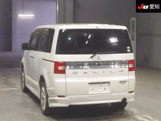 MITSUBISHI DELICA D:5