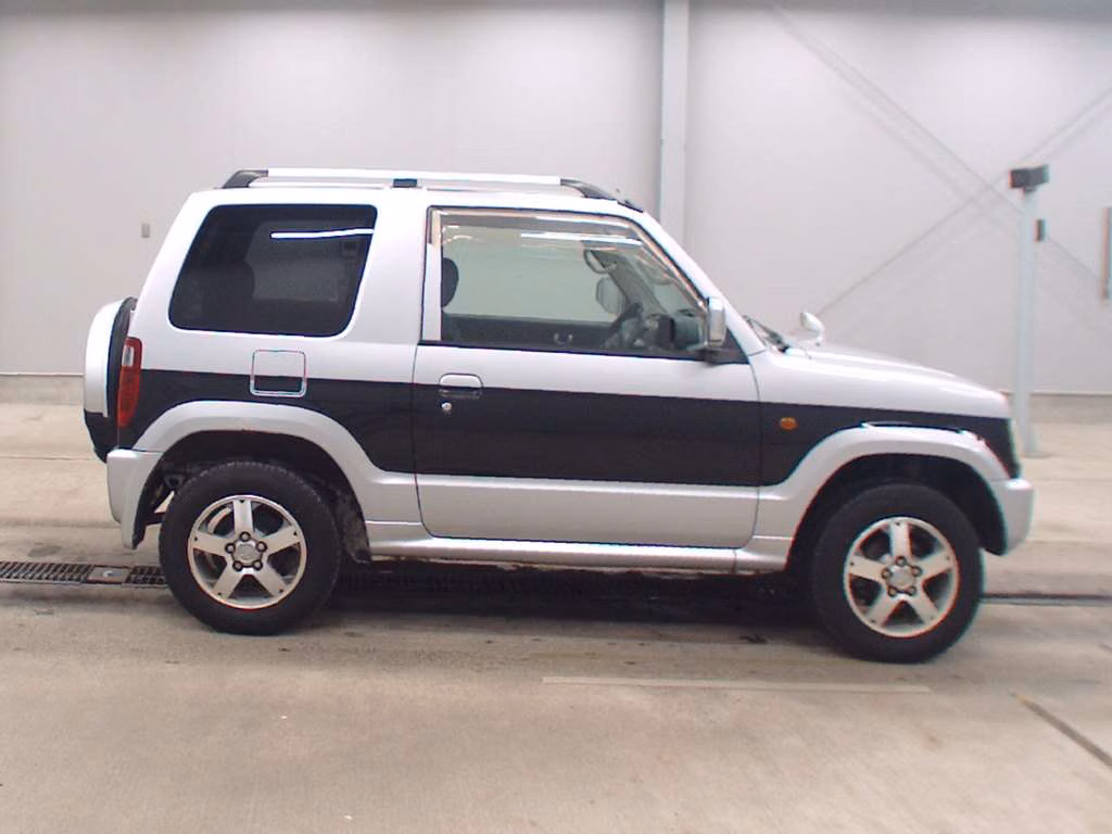 MITSUBISHI PAJERO MINI
