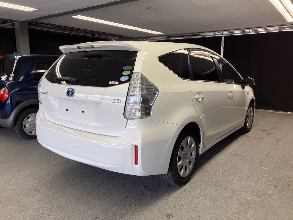 TOYOTA PRIUS ALPHA