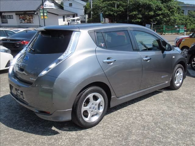 NISSAN LEAF