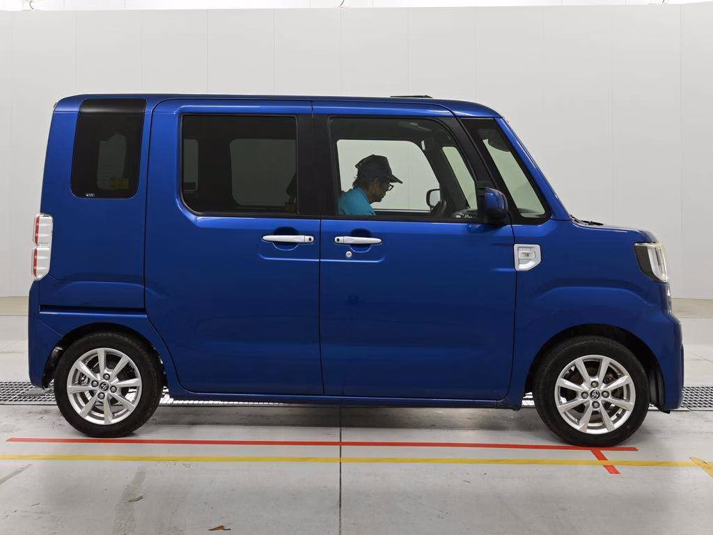 TOYOTA PIXIS MEGA