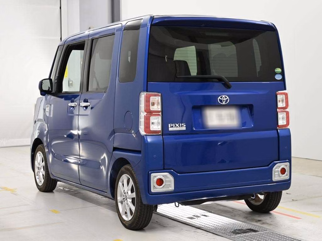 TOYOTA PIXIS MEGA