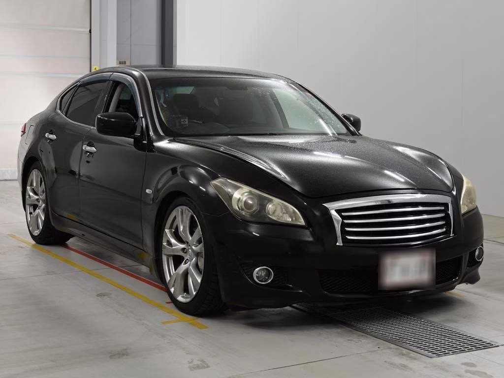 NISSAN FUGA