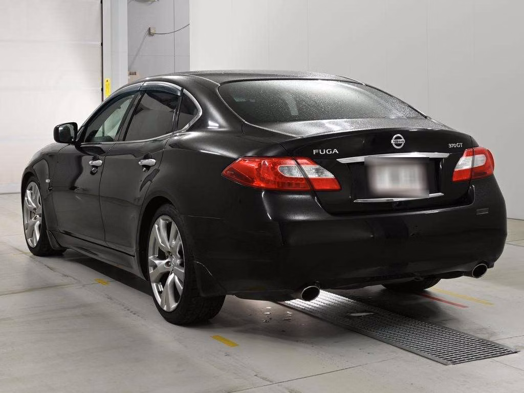 NISSAN FUGA
