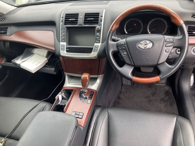 TOYOTA CROWN MAJESTA