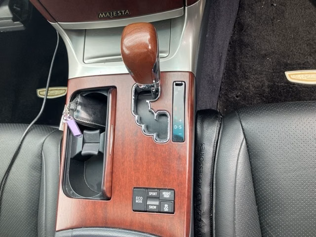 TOYOTA CROWN MAJESTA