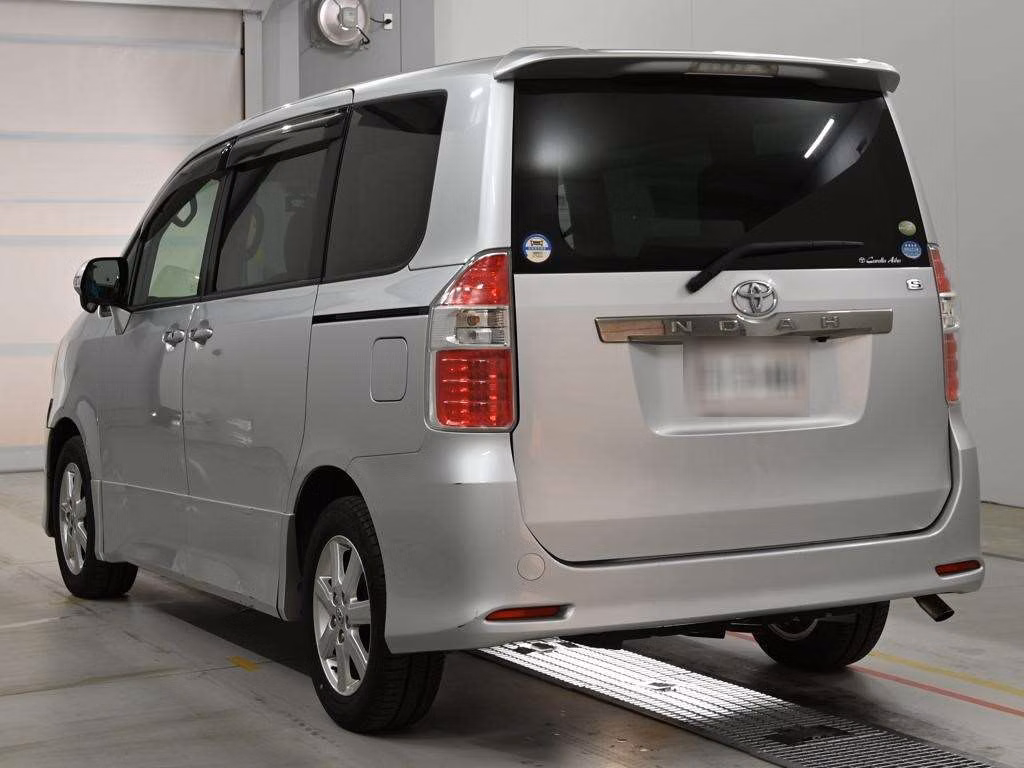 TOYOTA NOAH