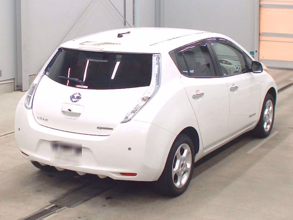 NISSAN LEAF