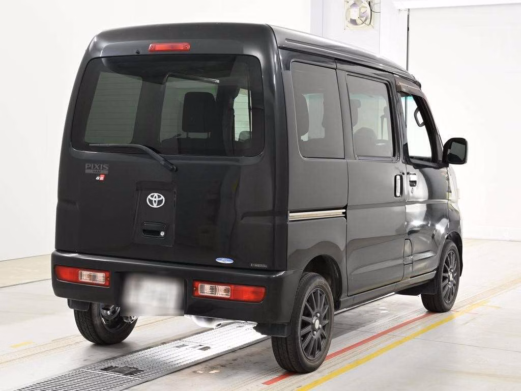 TOYOTA PIXIS VAN