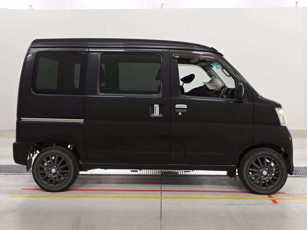 TOYOTA PIXIS VAN