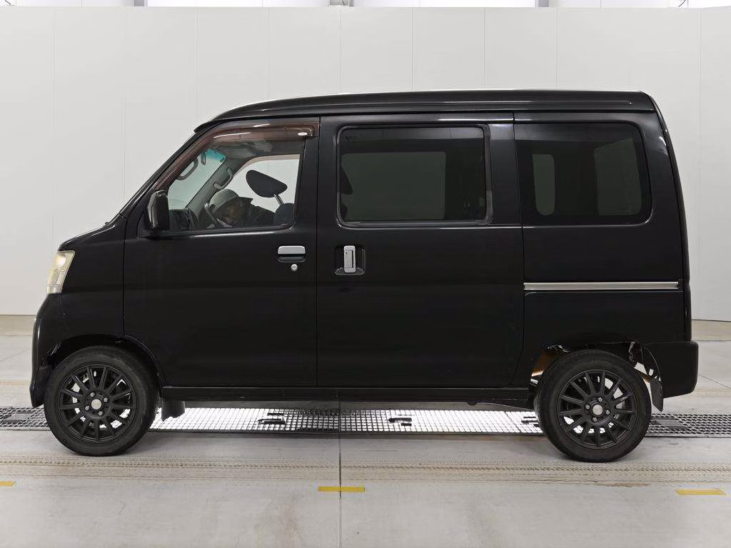 TOYOTA PIXIS VAN