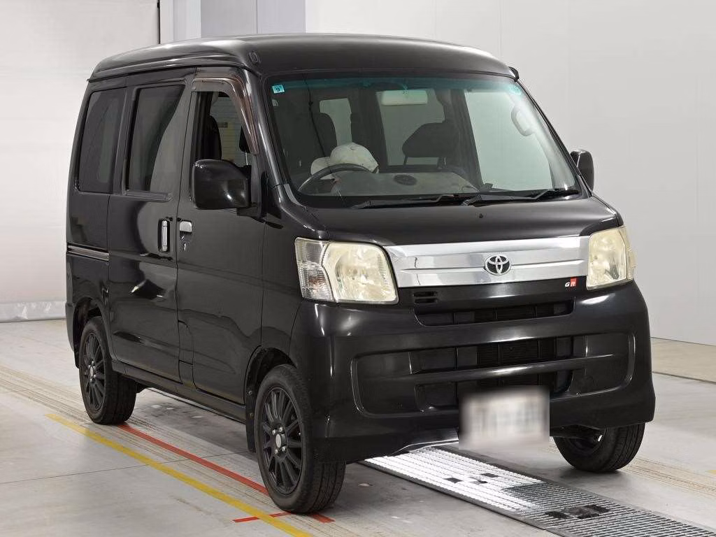 TOYOTA PIXIS VAN