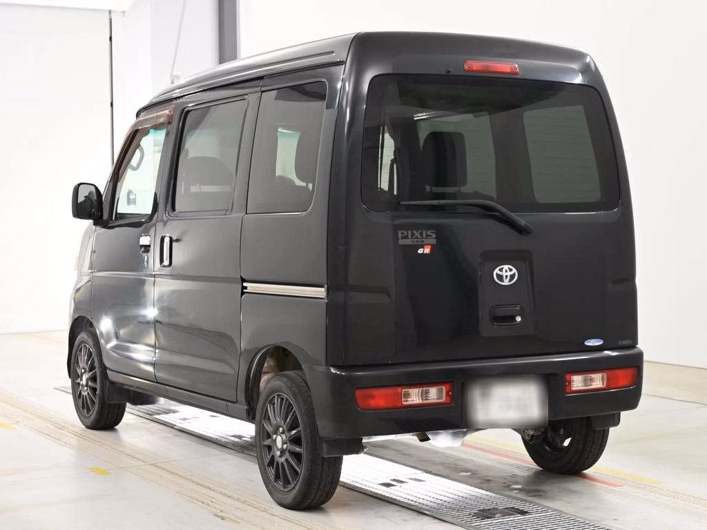 TOYOTA PIXIS VAN
