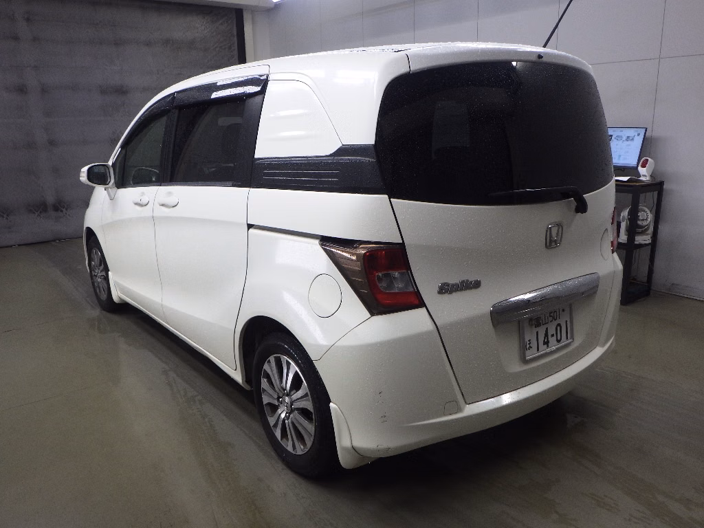 HONDA FREED SPIKE