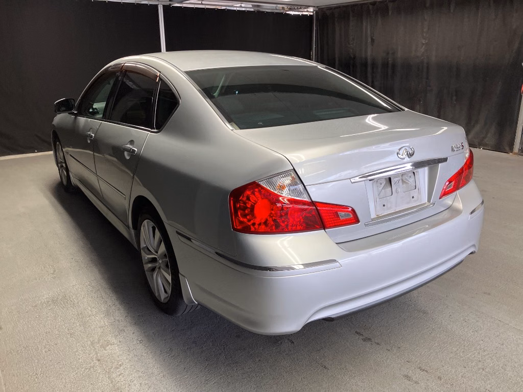NISSAN FUGA