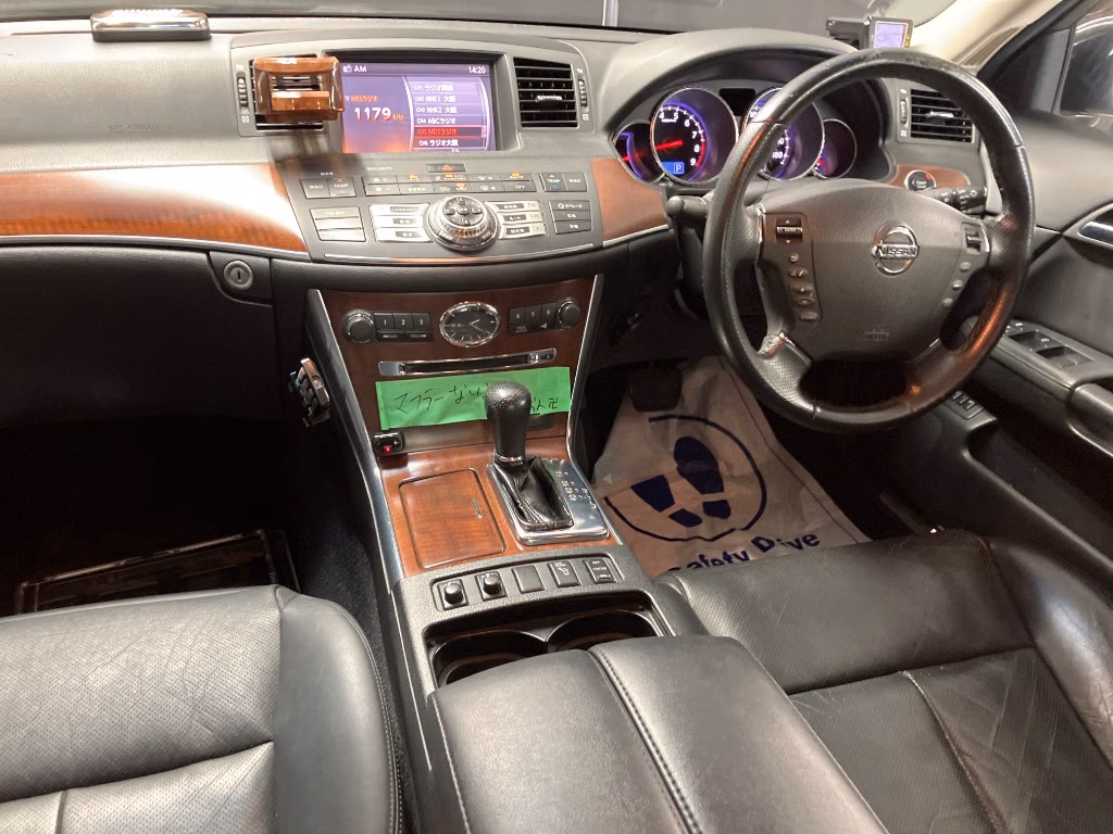 NISSAN FUGA