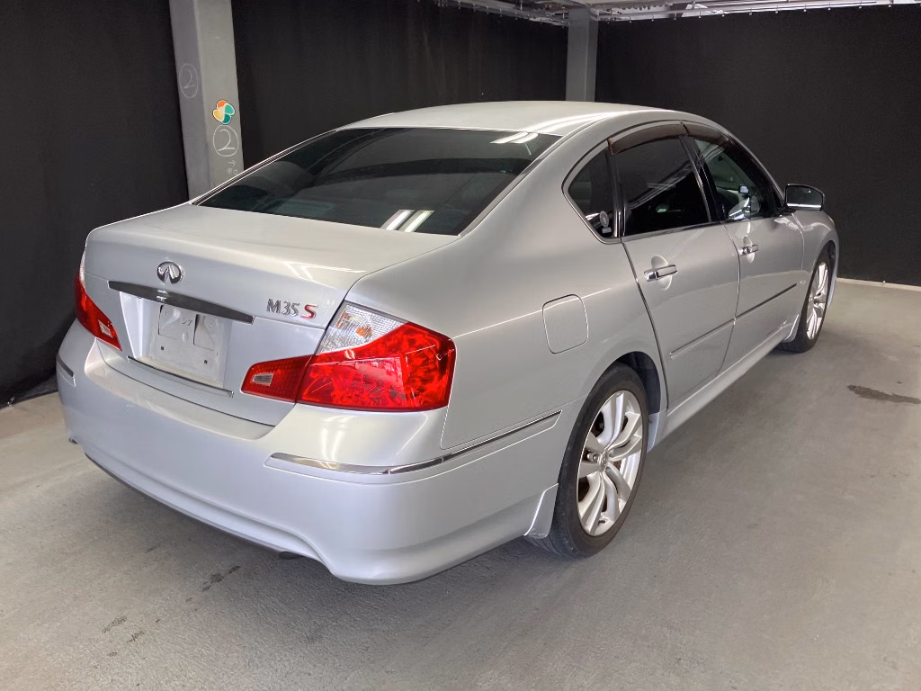 NISSAN FUGA