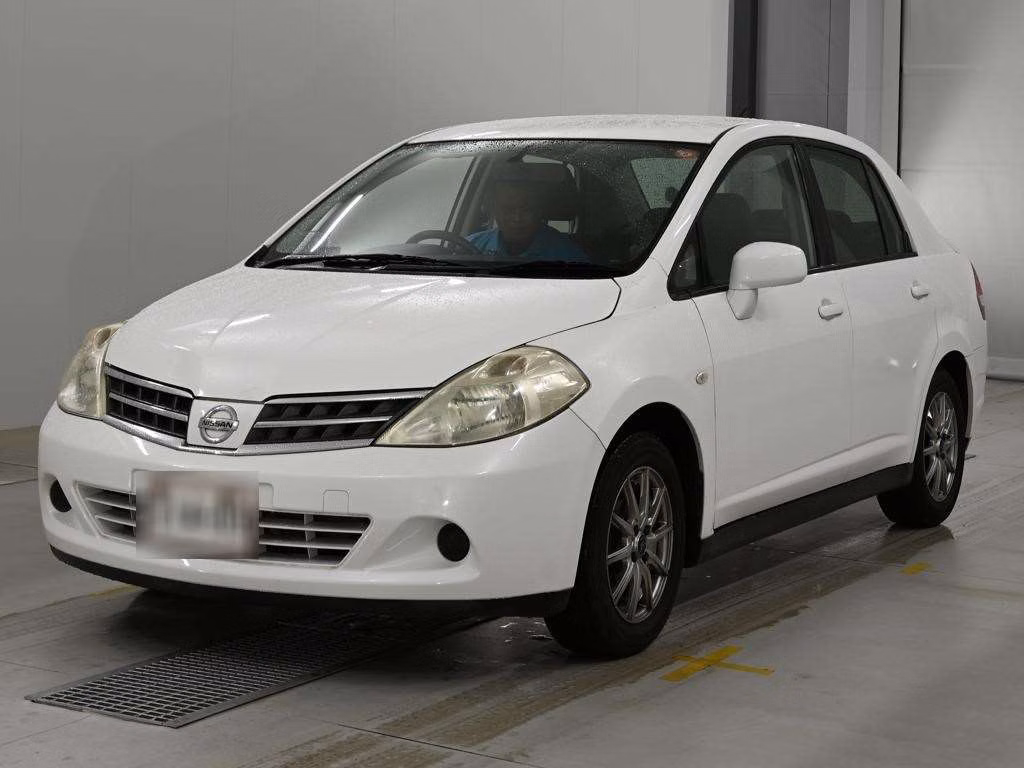 NISSAN TIIDA LATIO