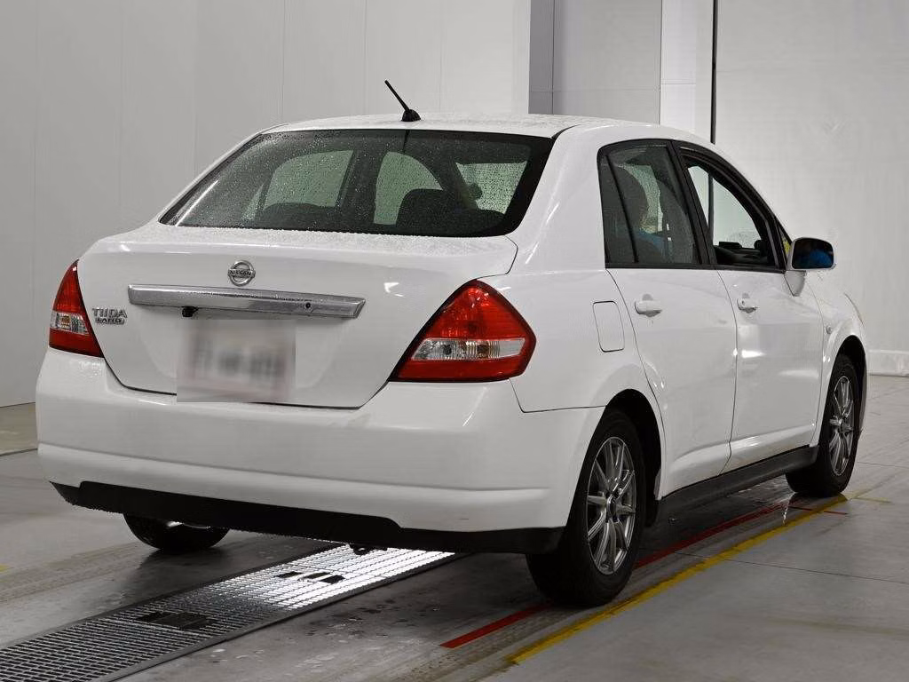 NISSAN TIIDA LATIO