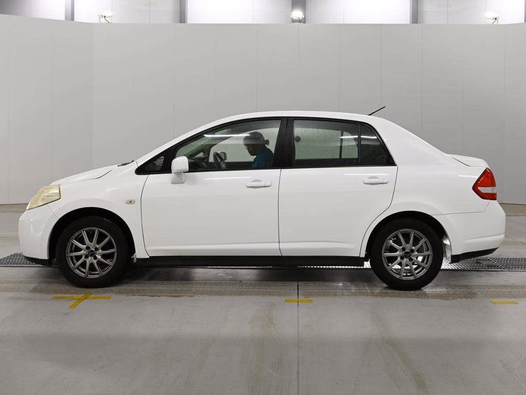 NISSAN TIIDA LATIO