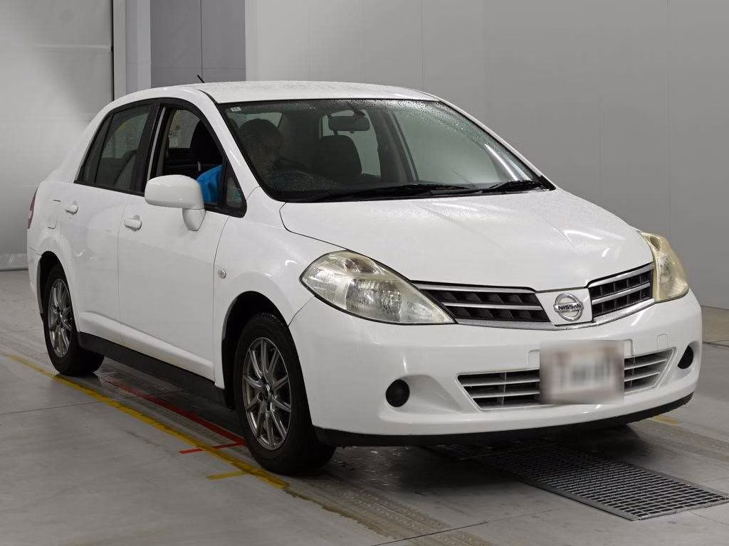 NISSAN TIIDA LATIO