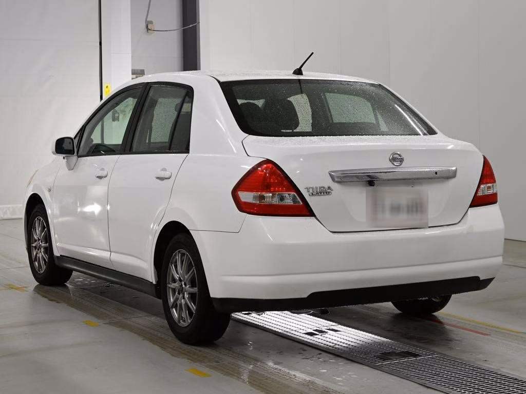 NISSAN TIIDA LATIO
