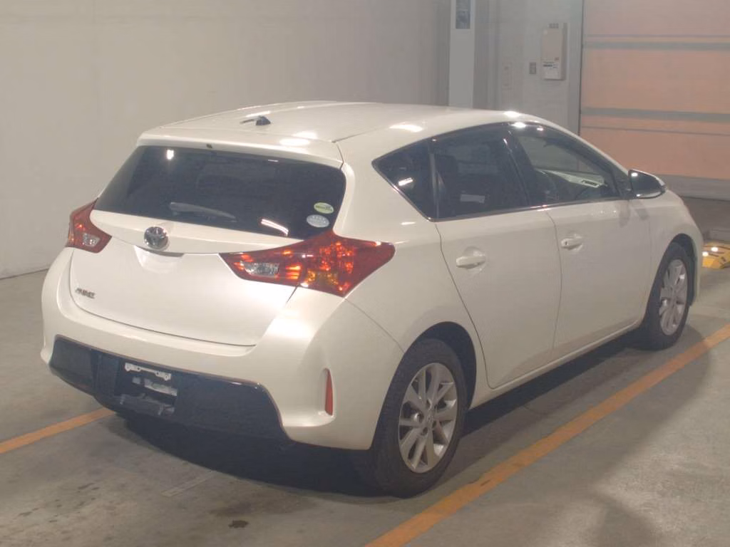 TOYOTA AURIS