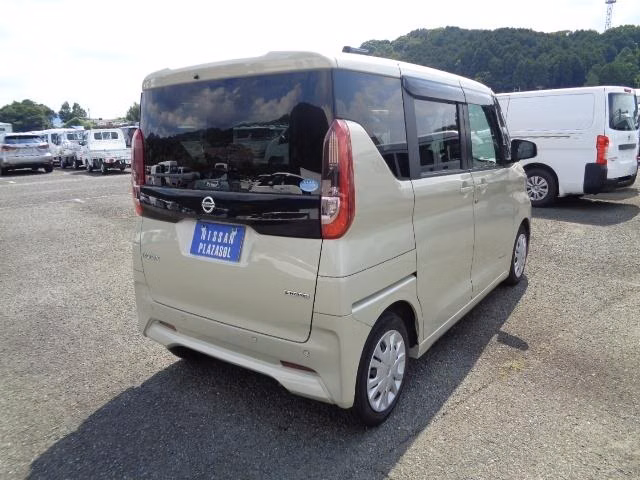 NISSAN ROOX